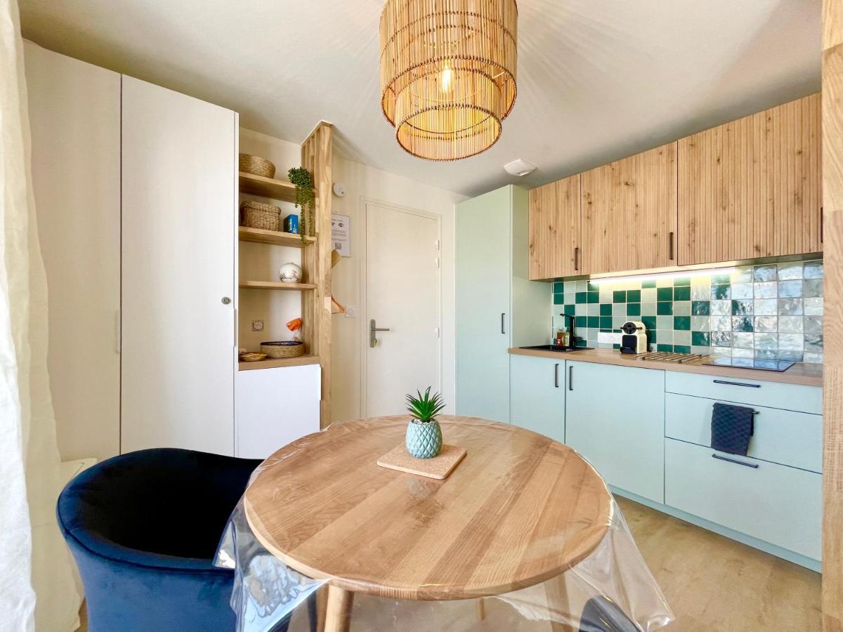 Le Phare Ouest: Oceanfront Retreat with Modern Amenities Apartment Ploemeur Exterior photo