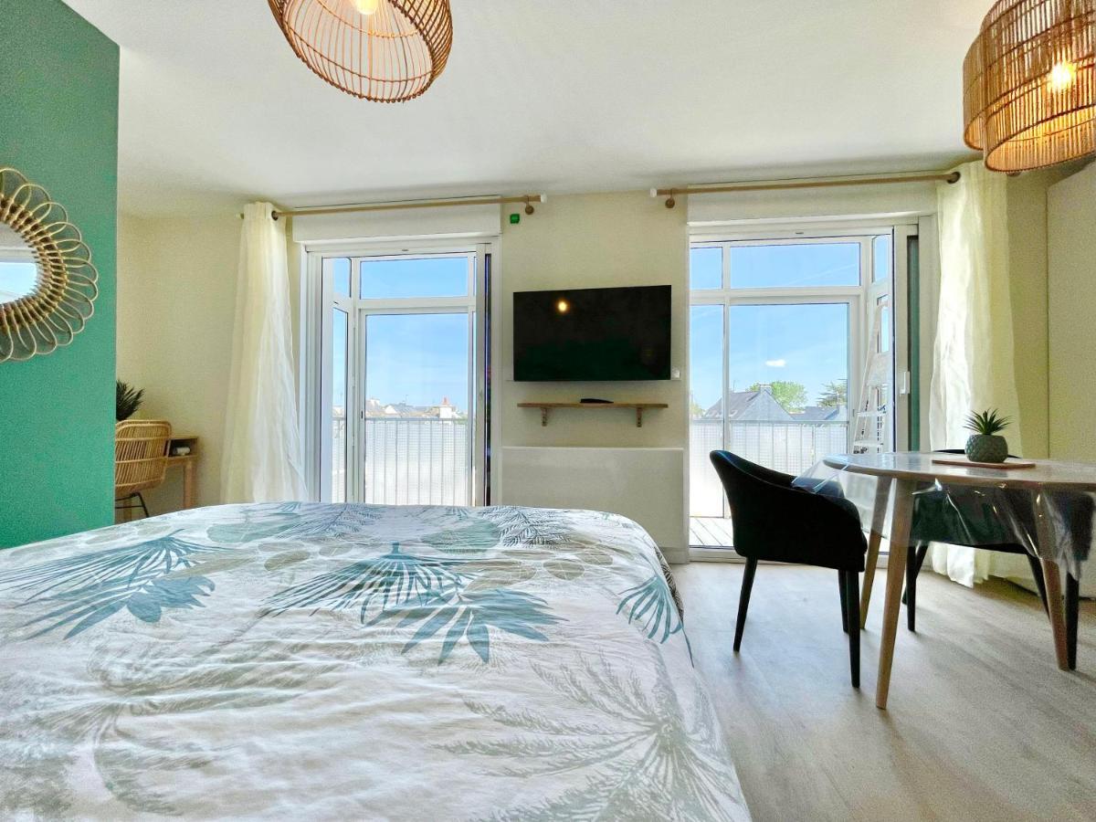 Le Phare Ouest: Oceanfront Retreat with Modern Amenities Apartment Ploemeur Exterior photo