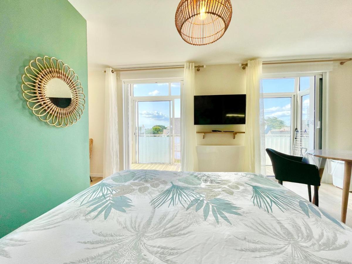 Le Phare Ouest: Oceanfront Retreat with Modern Amenities Apartment Ploemeur Exterior photo